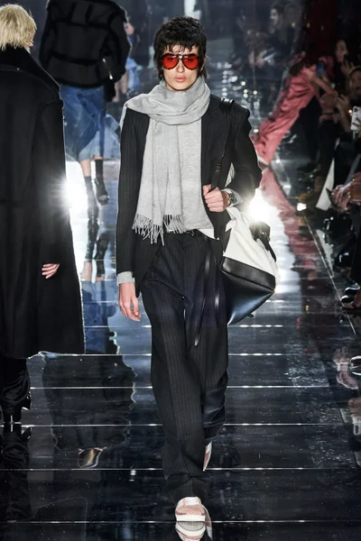 Look 9